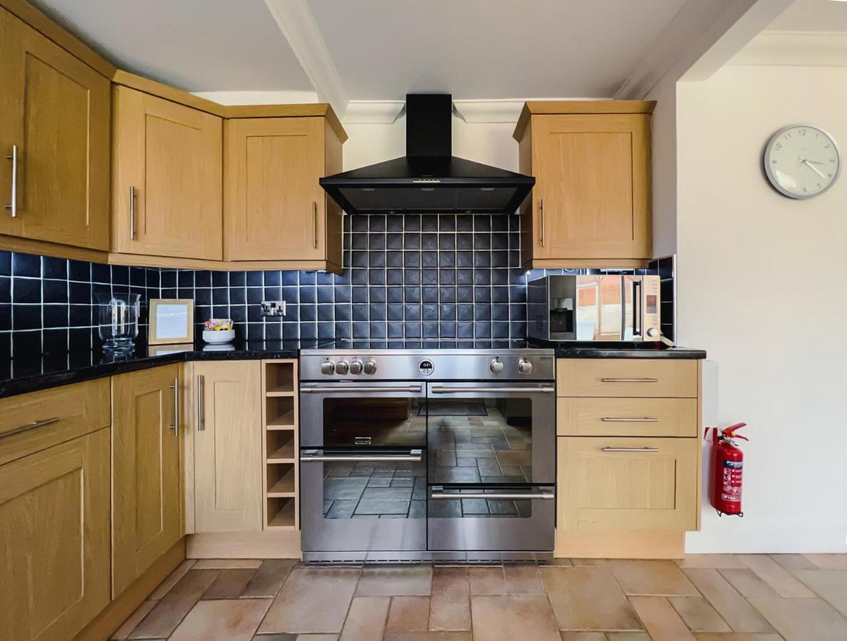 Bright & Cosy - Jacuzzi - Log Burner - King Beds Tangmere Exterior foto