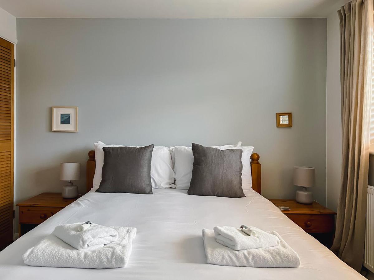 Bright & Cosy - Jacuzzi - Log Burner - King Beds Tangmere Exterior foto