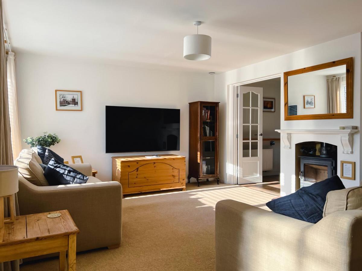 Bright & Cosy - Jacuzzi - Log Burner - King Beds Tangmere Exterior foto