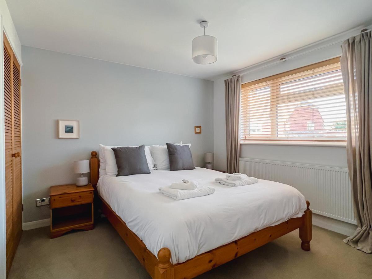 Bright & Cosy - Jacuzzi - Log Burner - King Beds Tangmere Exterior foto