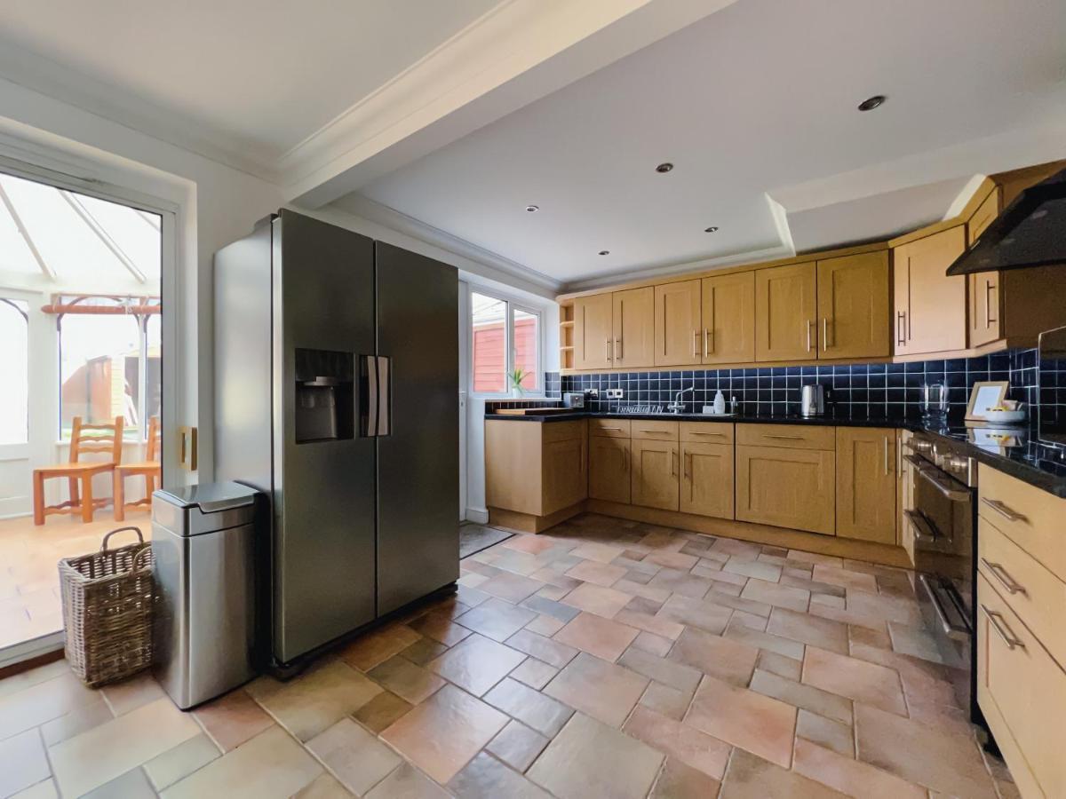 Bright & Cosy - Jacuzzi - Log Burner - King Beds Tangmere Exterior foto