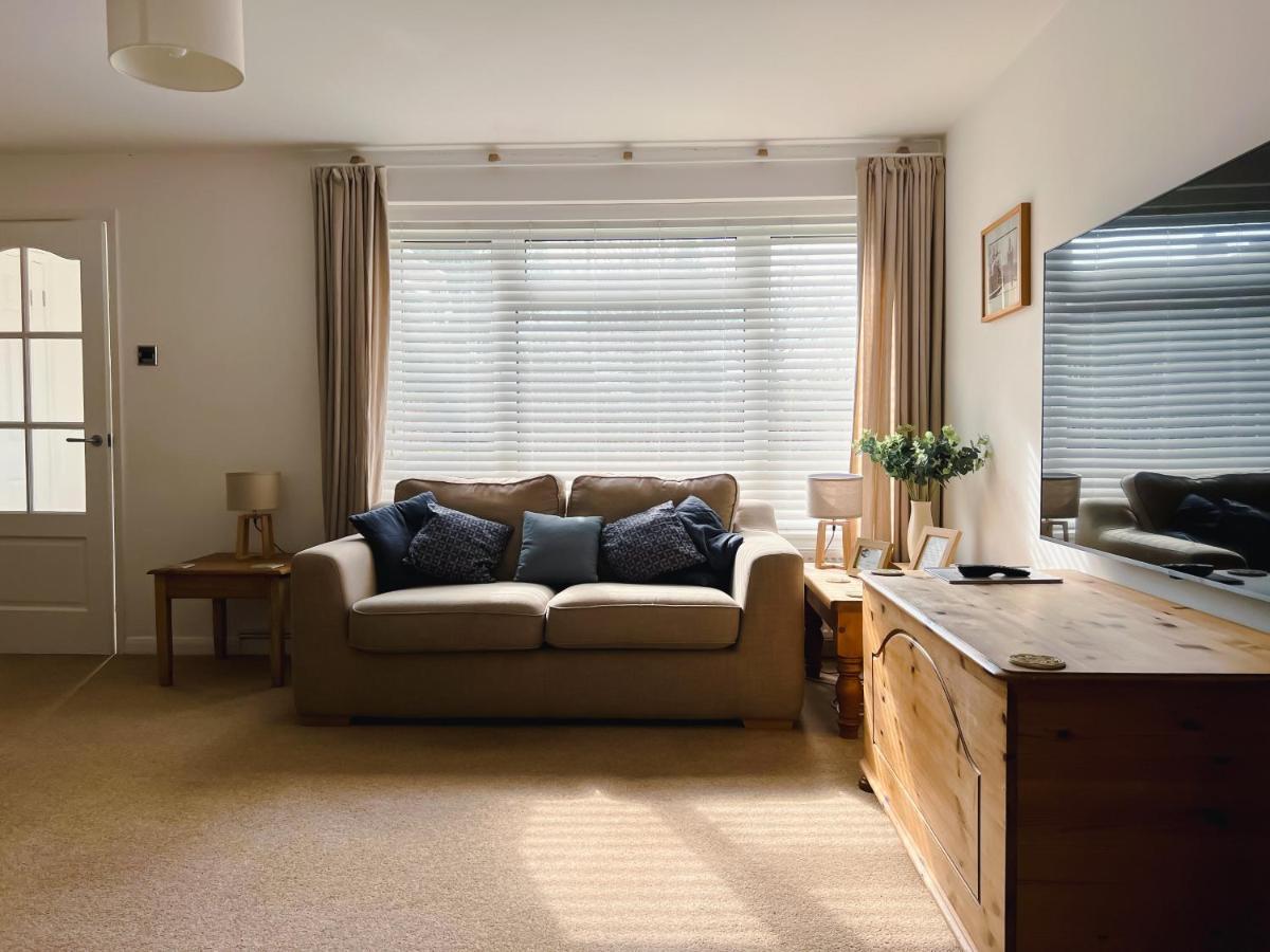 Bright & Cosy - Jacuzzi - Log Burner - King Beds Tangmere Exterior foto