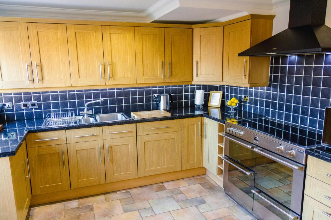 Bright & Cosy - Jacuzzi - Log Burner - King Beds Tangmere Exterior foto