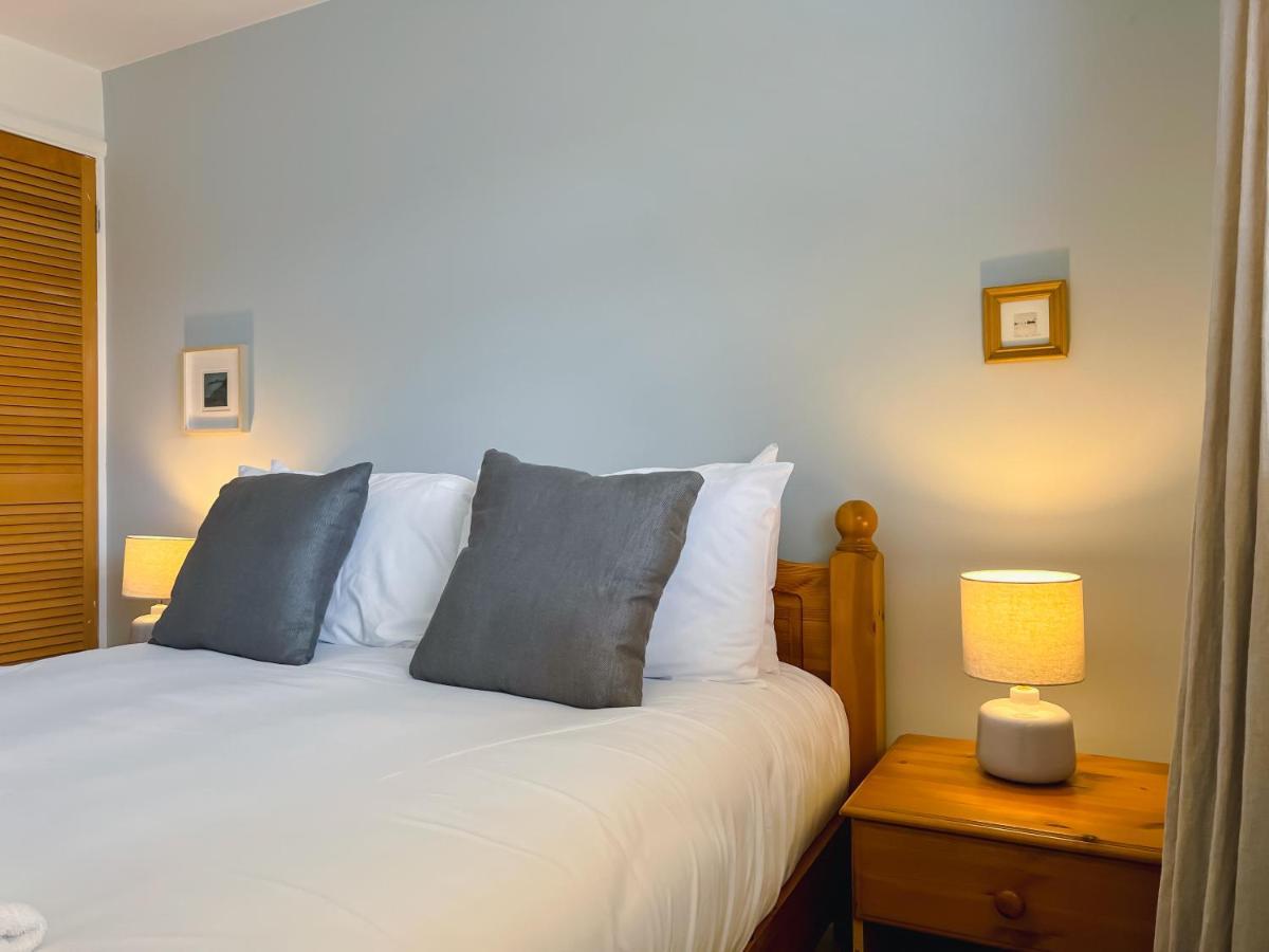 Bright & Cosy - Jacuzzi - Log Burner - King Beds Tangmere Exterior foto
