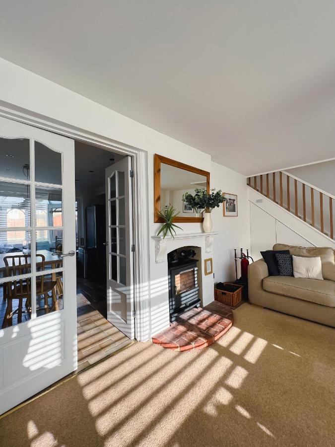 Bright & Cosy - Jacuzzi - Log Burner - King Beds Tangmere Exterior foto